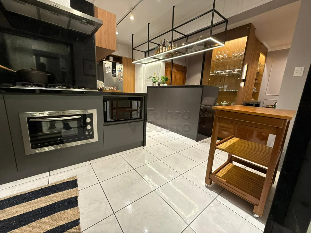 Alugar Apartamento / Padr&atilde;o em Pelotas R$ 1.750,00 - Foto 4