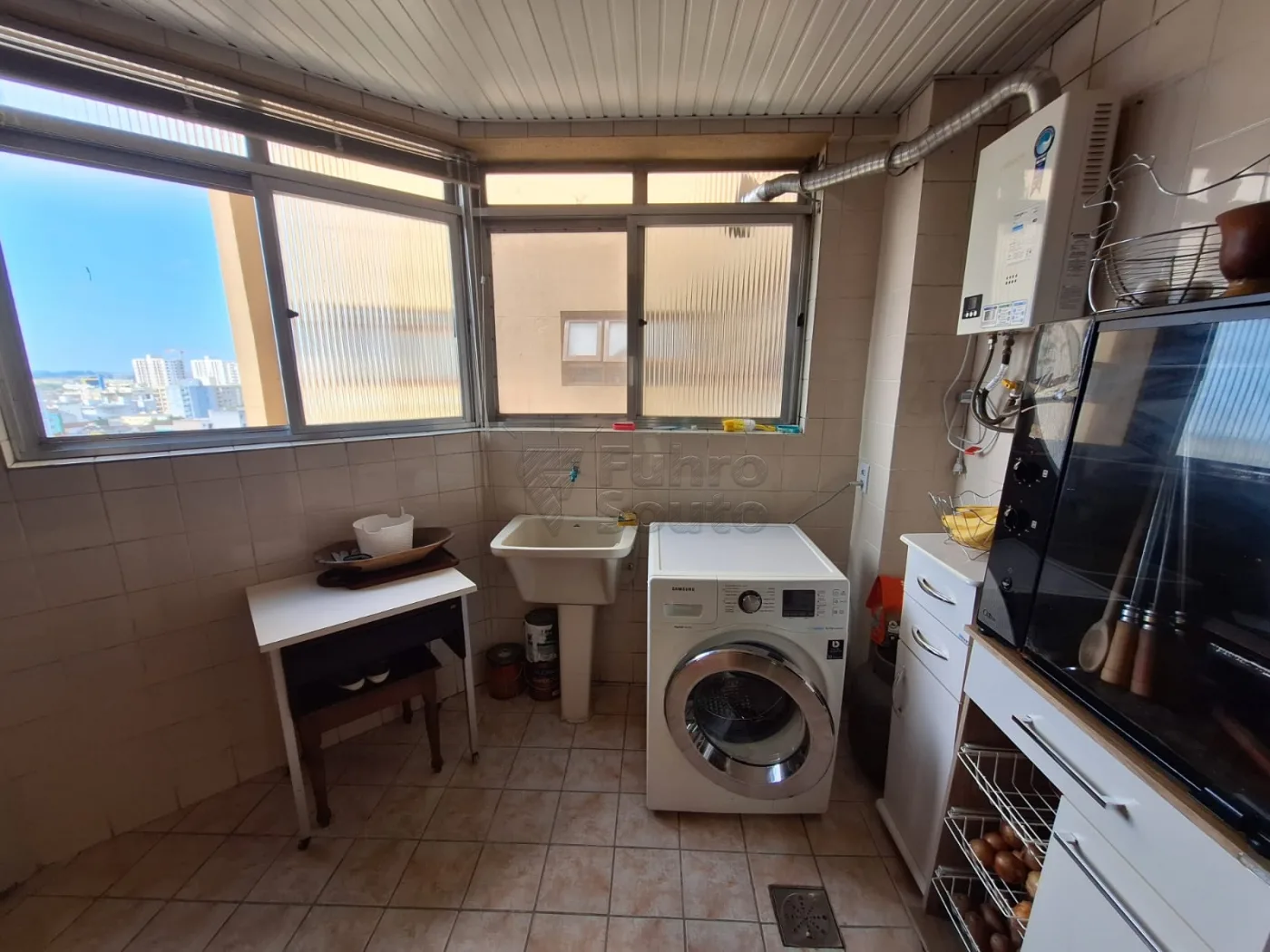 Alugar Apartamento / Padr&atilde;o em Pelotas R$ 1.800,00 - Foto 14