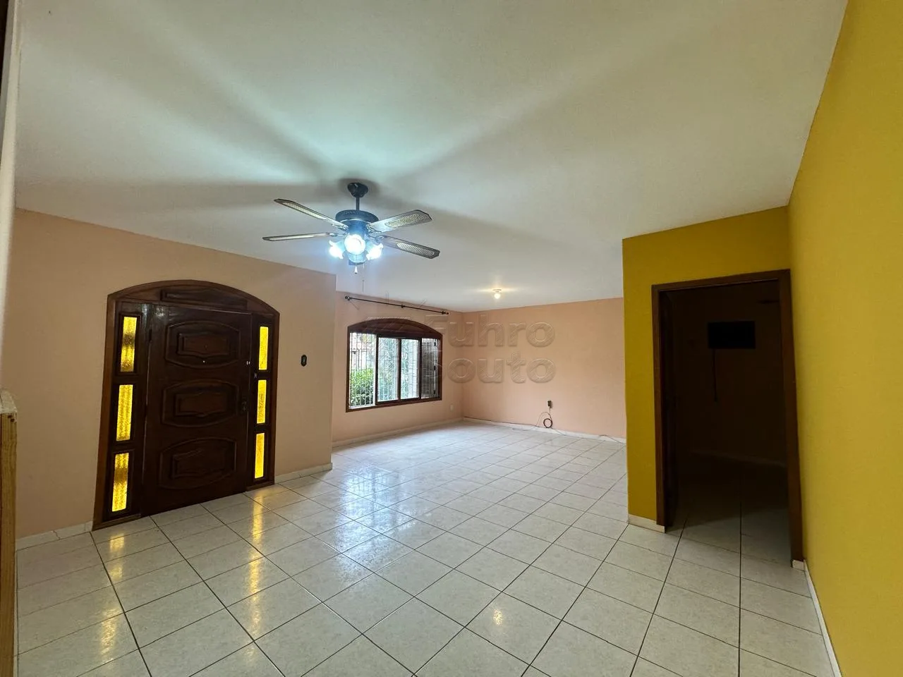 Alugar Casa / Padr&atilde;o em Pelotas R$ 99.999,00 - Foto 1