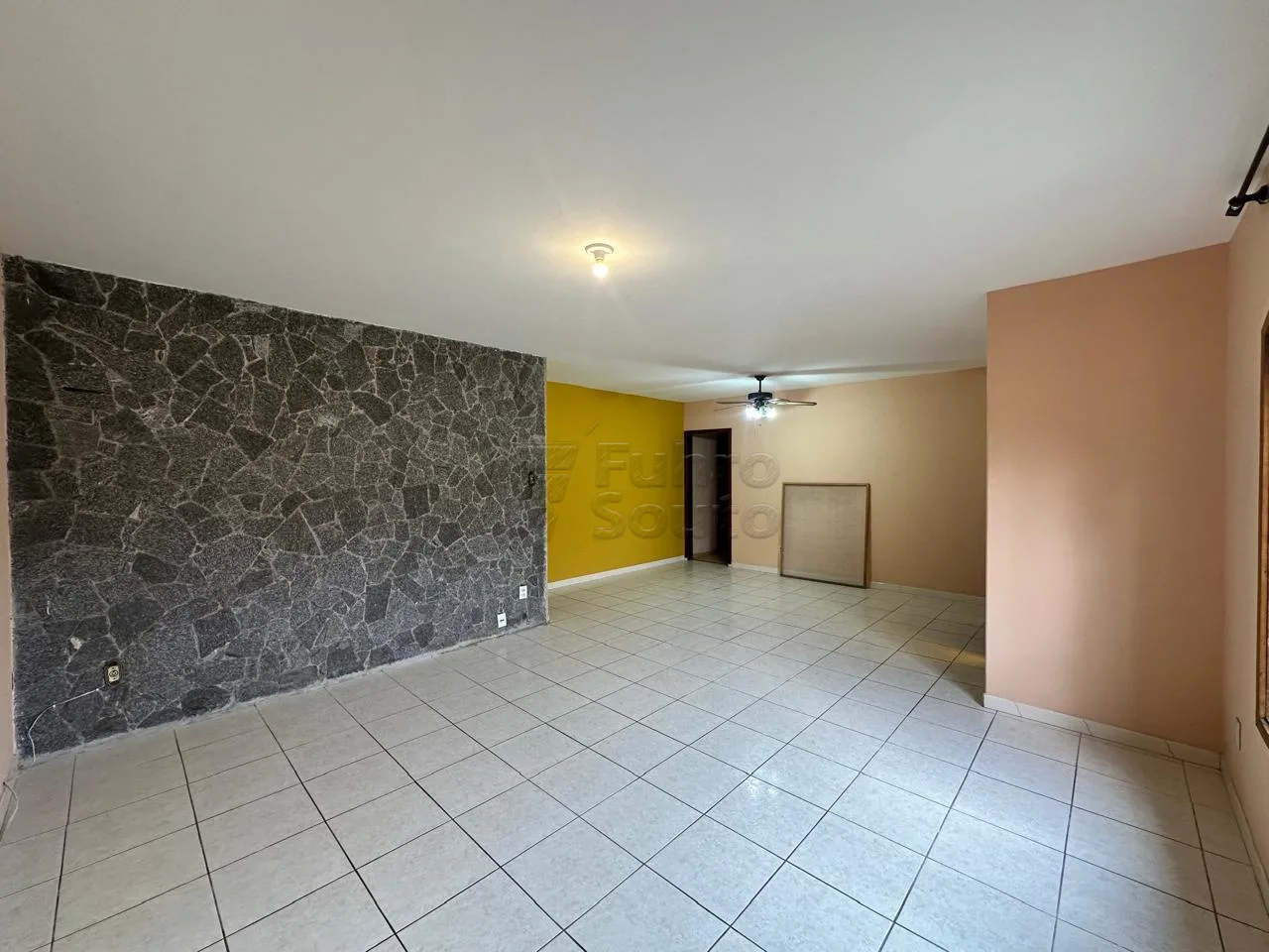 Alugar Casa / Padr&atilde;o em Pelotas R$ 99.999,00 - Foto 2