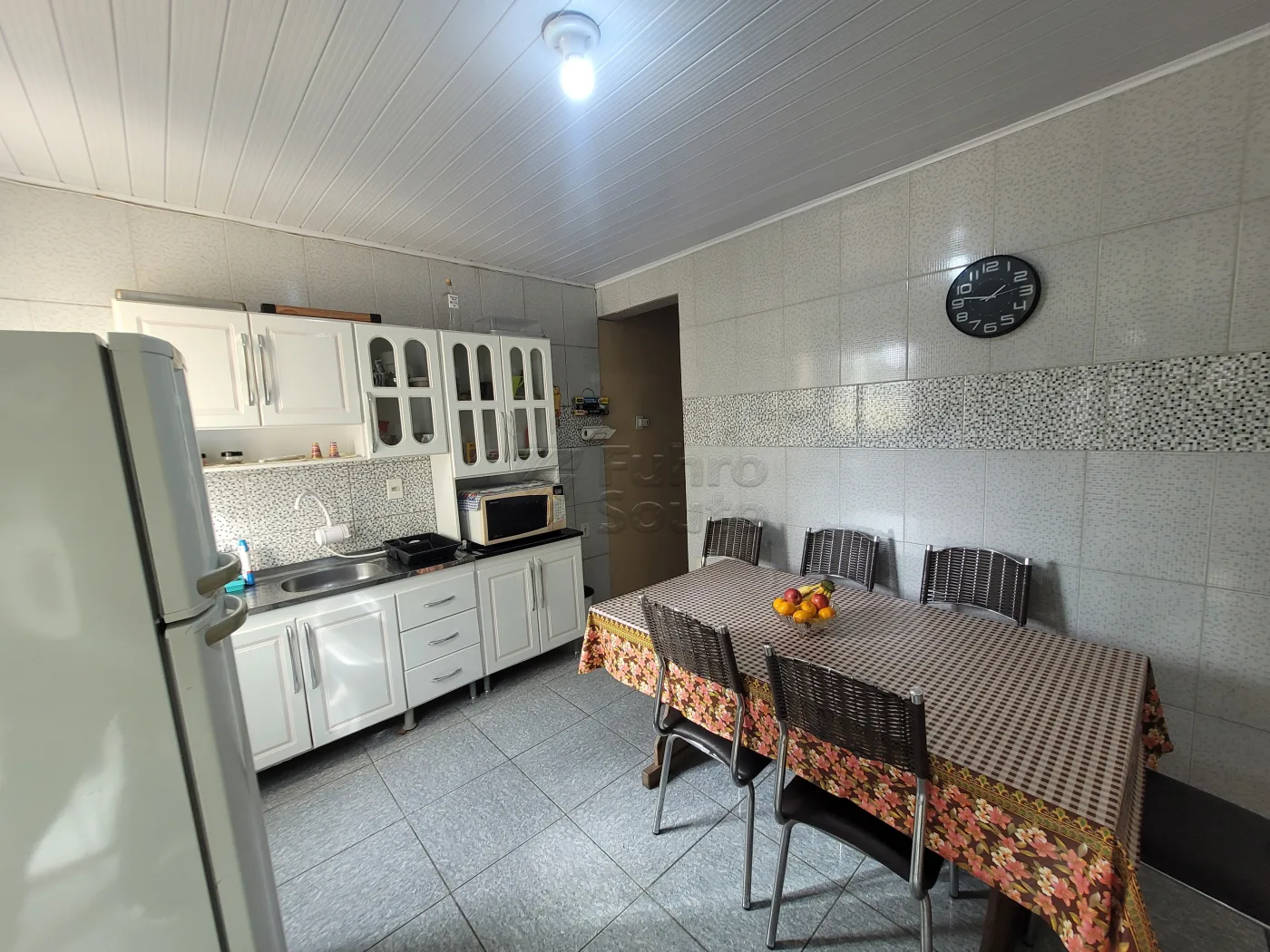 Alugar Casa / Padr&atilde;o em Pelotas R$ 1.100,00 - Foto 3