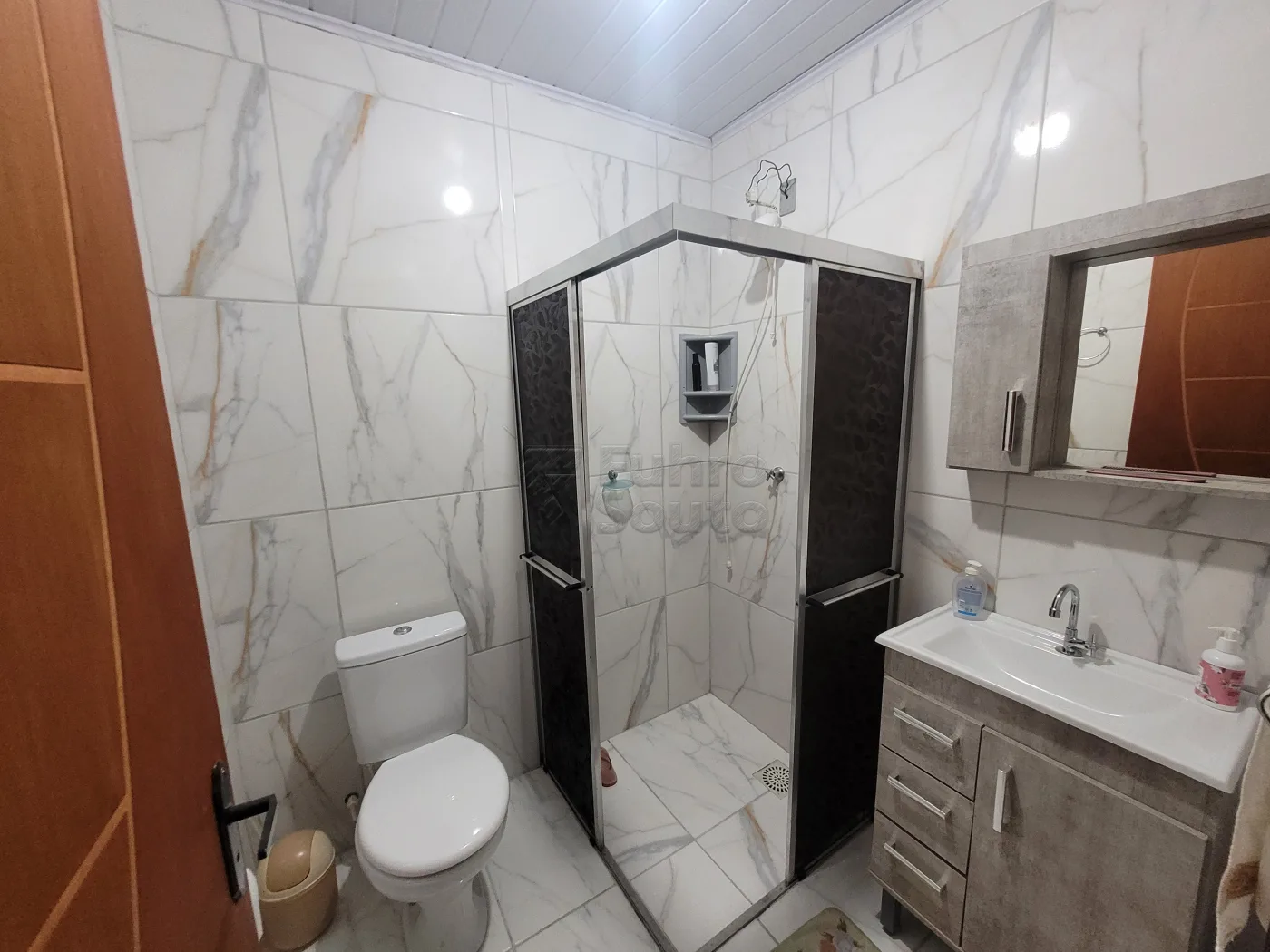 Alugar Casa / Padr&atilde;o em Pelotas R$ 1.100,00 - Foto 13