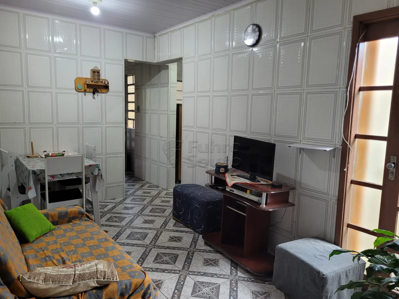 Alugar Casa / Padr&atilde;o em Pelotas R$ 1.100,00 - Foto 5