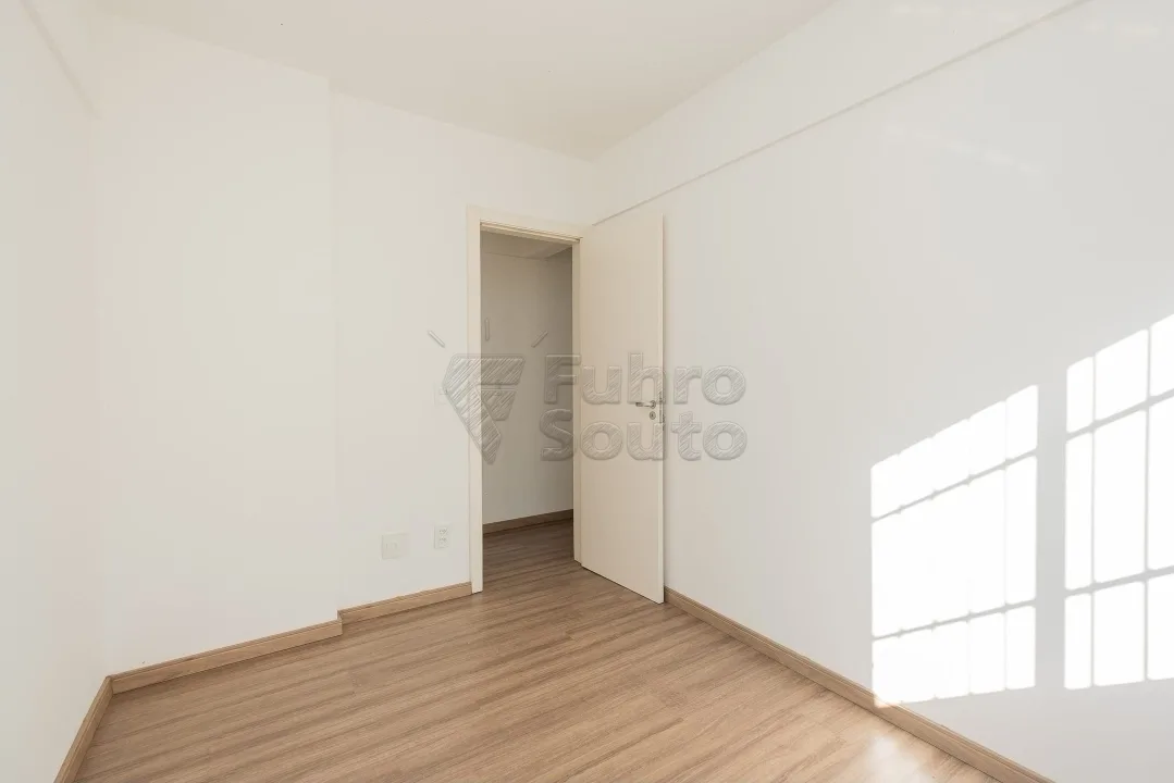 Alugar Apartamento / Padr&atilde;o em Pelotas R$ 1.700,00 - Foto 3