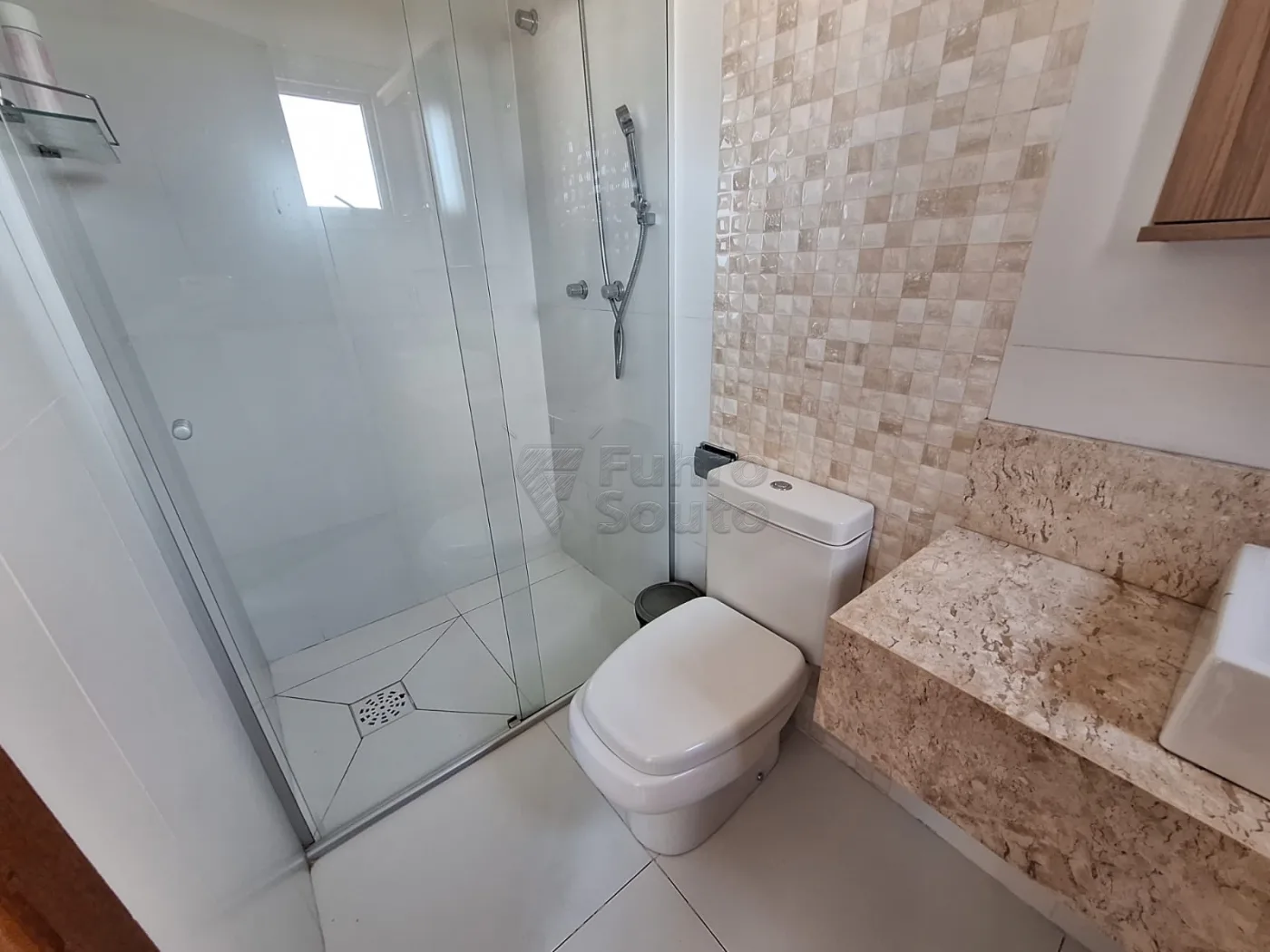 Comprar Apartamento / Padr&atilde;o em Pelotas R$ 450.000,00 - Foto 11