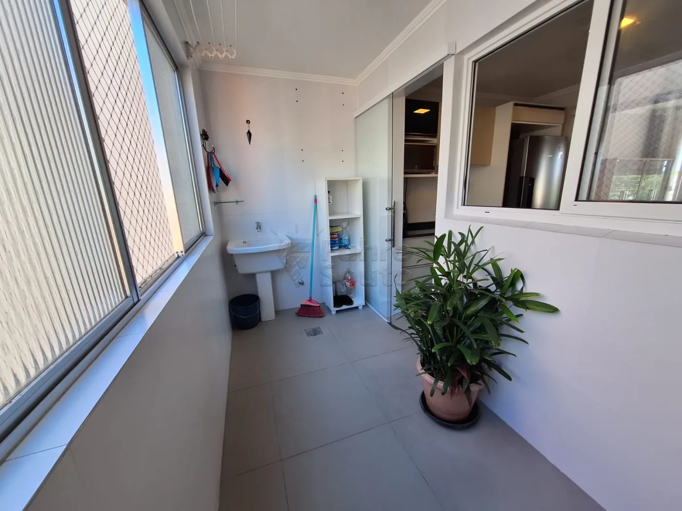 Comprar Apartamento / Padr&atilde;o em Pelotas R$ 450.000,00 - Foto 12