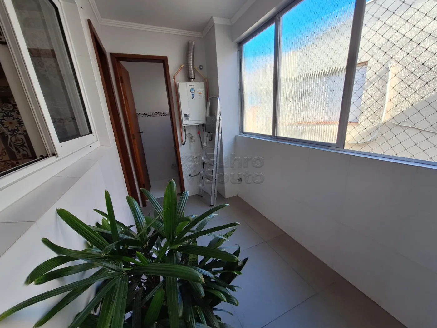 Comprar Apartamento / Padr&atilde;o em Pelotas R$ 450.000,00 - Foto 13