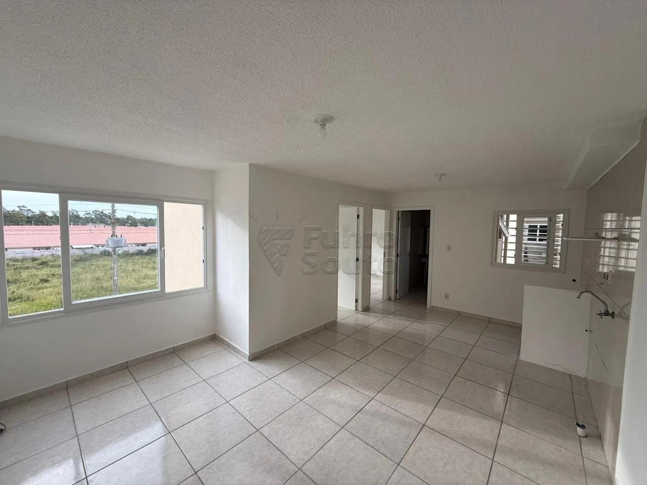 Alugar Apartamento / Padr&atilde;o em Pelotas R$ 450,00 - Foto 1