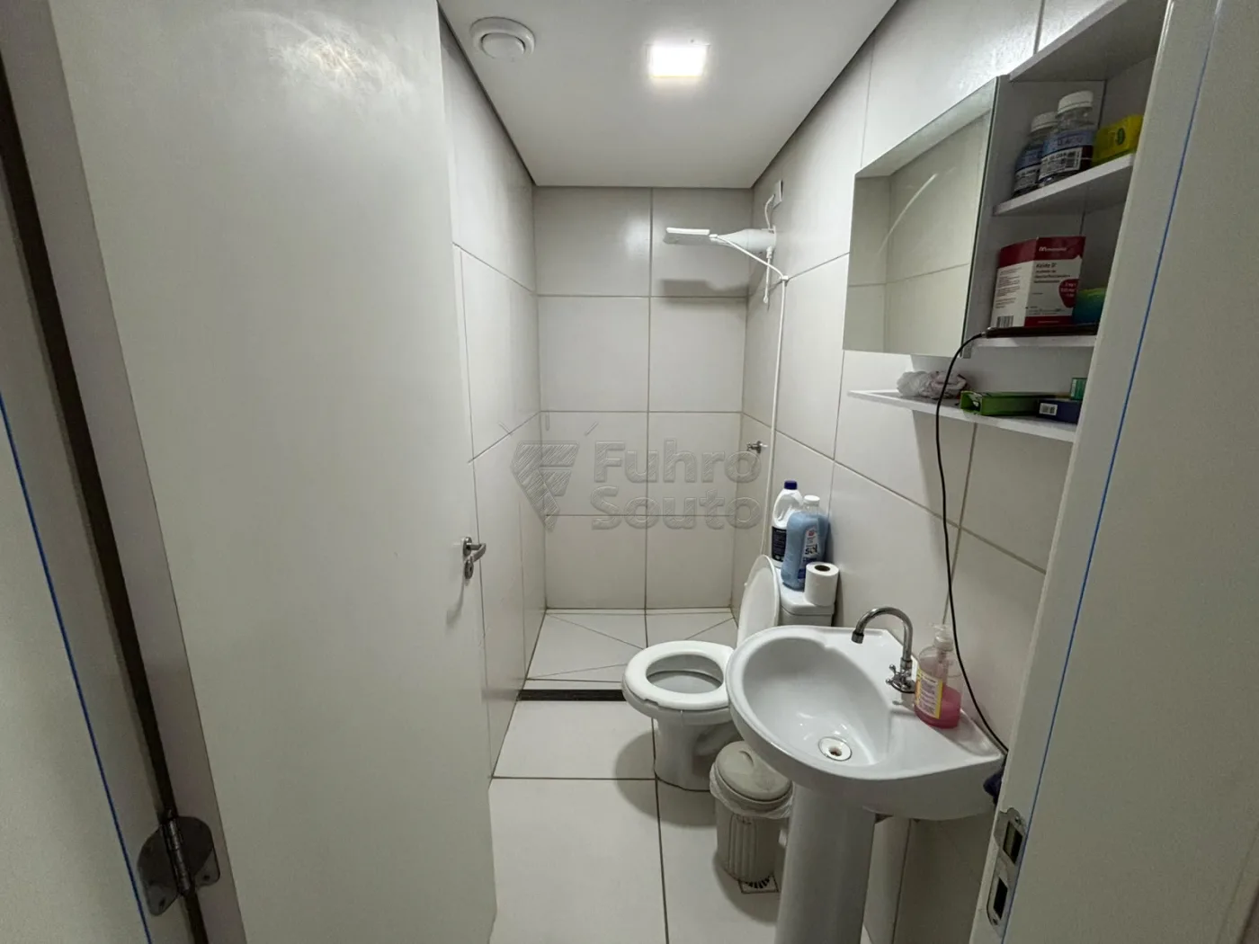 Alugar Apartamento / Padr&atilde;o em Pelotas R$ 1.400,00 - Foto 7