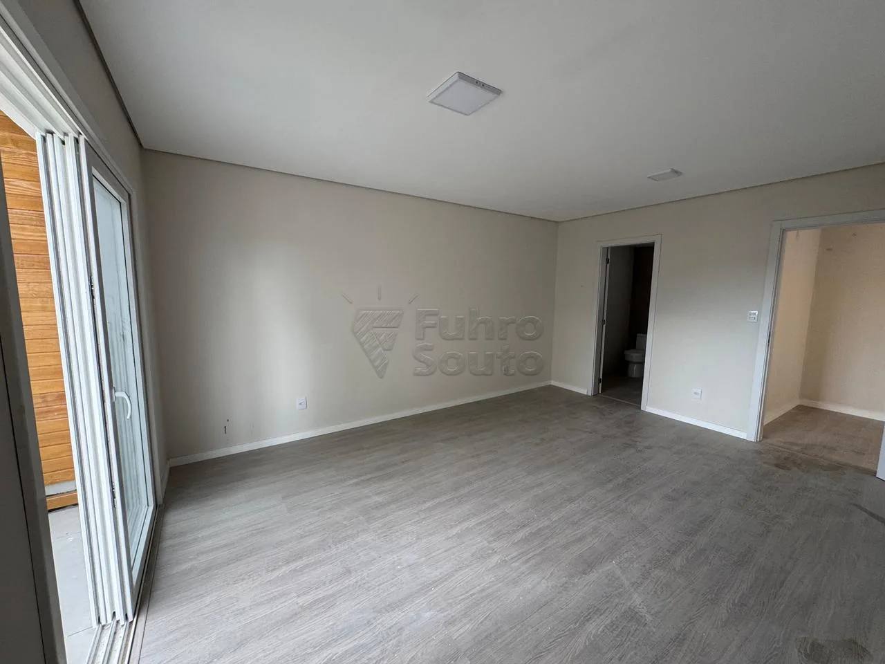 Comprar Casa / Padr&atilde;o em Pelotas R$ 1.590.000,00 - Foto 4