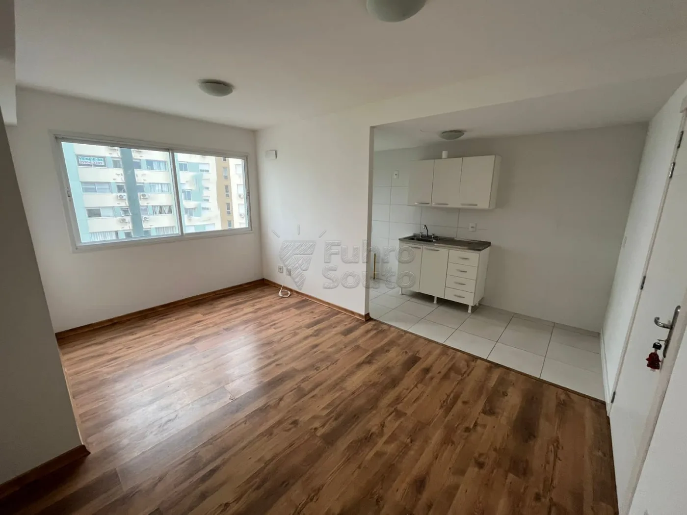 Alugar Apartamento / Padr&atilde;o em Pelotas R$ 1.700,00 - Foto 1
