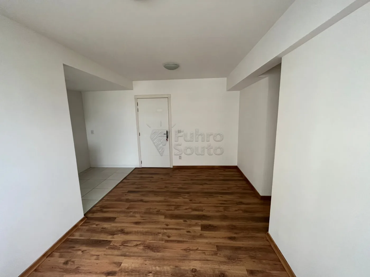 Alugar Apartamento / Padr&atilde;o em Pelotas R$ 1.700,00 - Foto 2