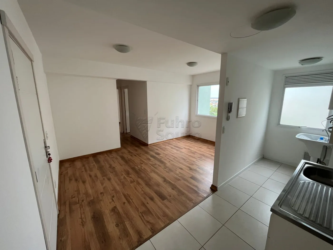 Alugar Apartamento / Padr&atilde;o em Pelotas R$ 1.700,00 - Foto 4