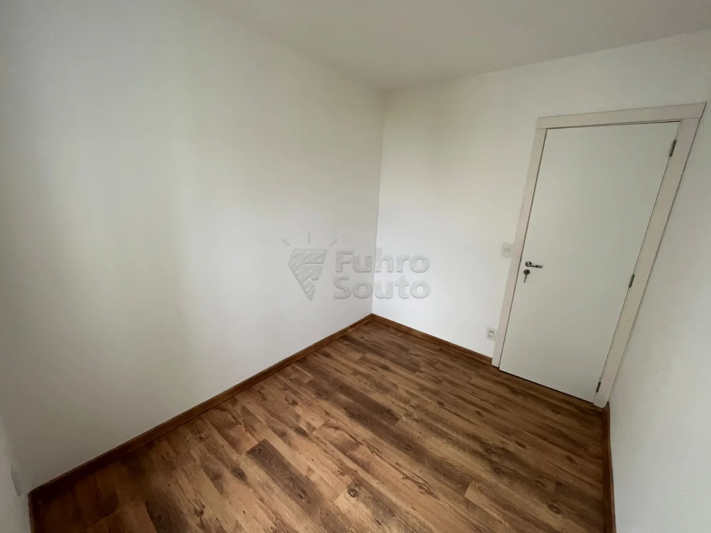 Alugar Apartamento / Padr&atilde;o em Pelotas R$ 1.700,00 - Foto 5
