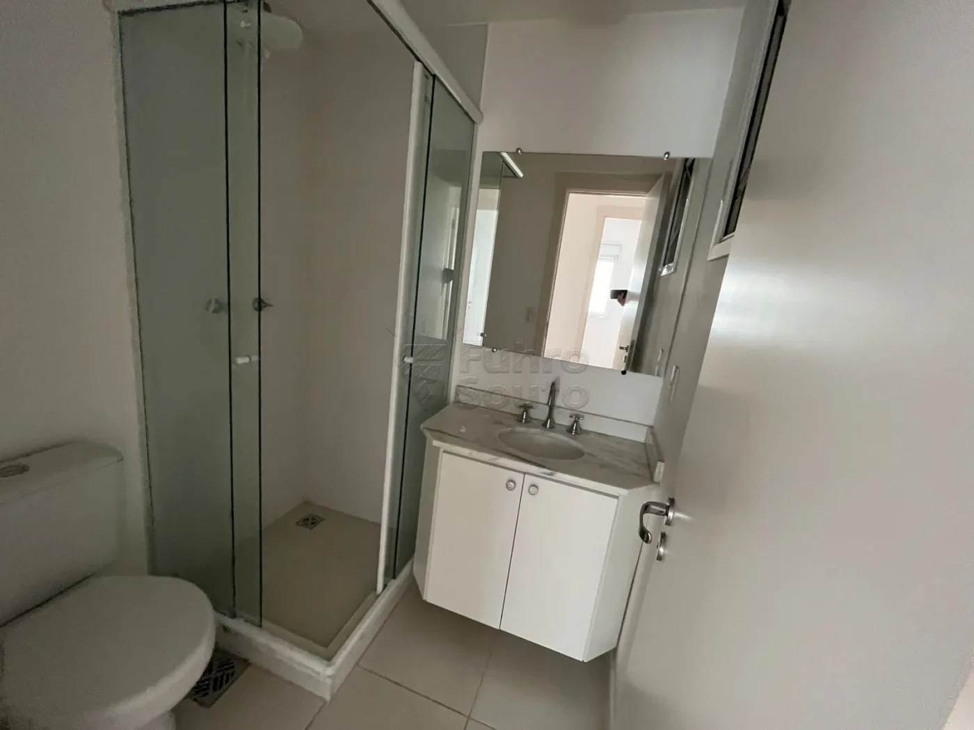 Alugar Apartamento / Padr&atilde;o em Pelotas R$ 1.700,00 - Foto 8