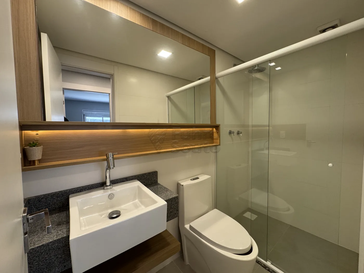 Comprar Apartamento / Padr&atilde;o em Pelotas R$ 450.000,00 - Foto 11