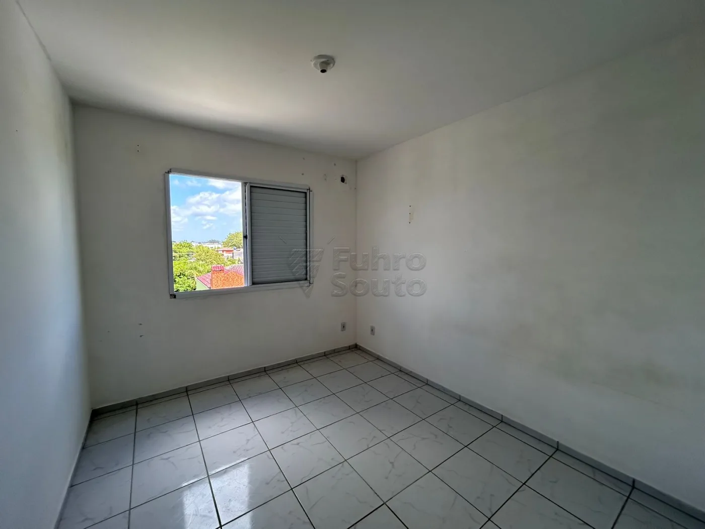 Comprar Apartamento / Padr&atilde;o em Pelotas R$ 139.000,00 - Foto 3