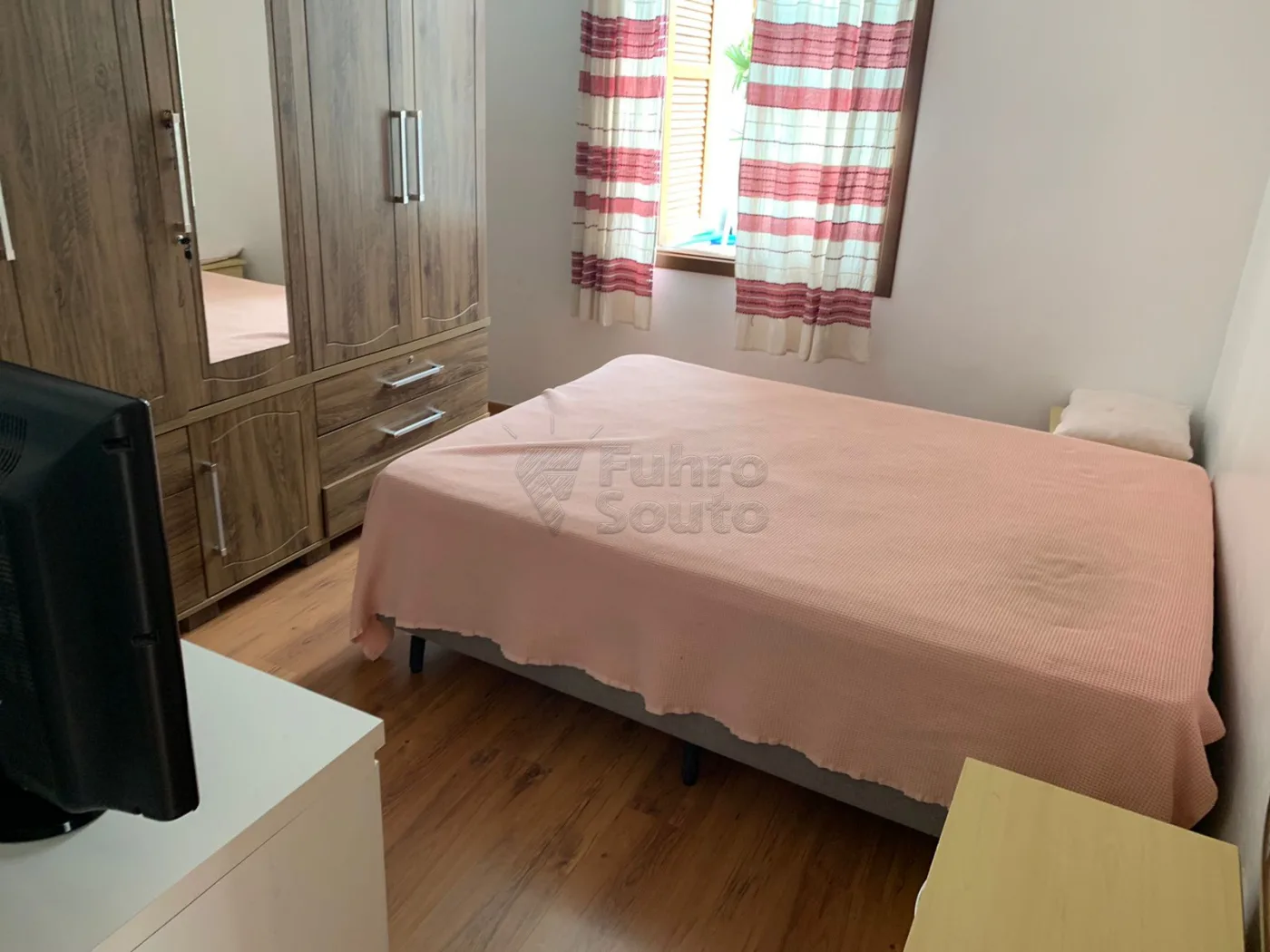 Comprar Casa / Padr&atilde;o em Pelotas R$ 800.000,00 - Foto 6