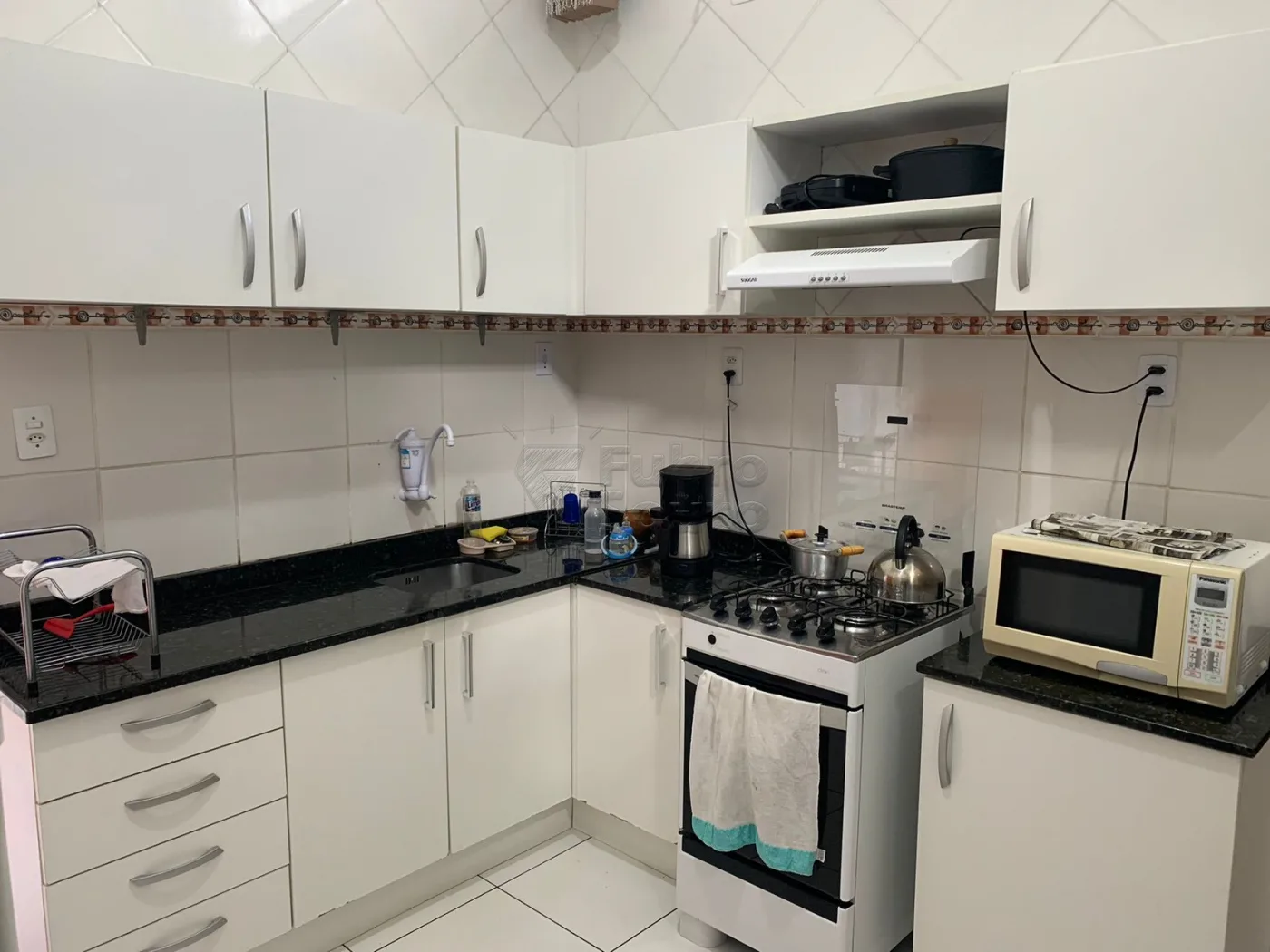 Comprar Casa / Padr&atilde;o em Pelotas R$ 800.000,00 - Foto 4