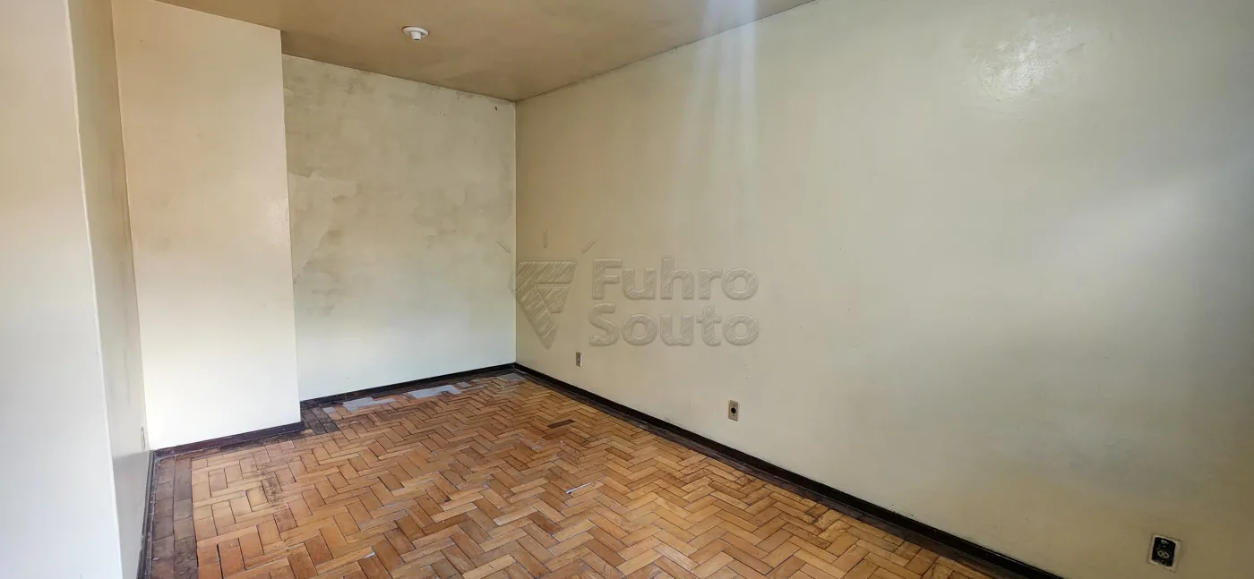 Comprar Casa / Padr&atilde;o em Pelotas R$ 650.000,00 - Foto 7