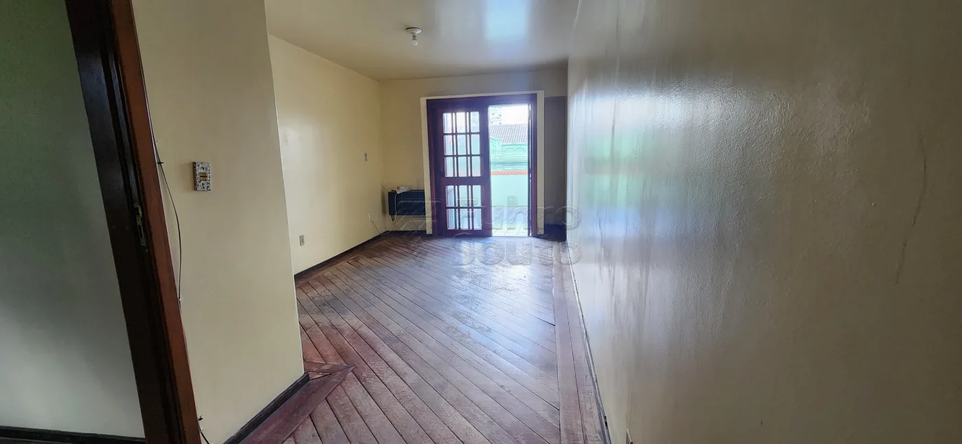 Comprar Casa / Padr&atilde;o em Pelotas R$ 650.000,00 - Foto 2
