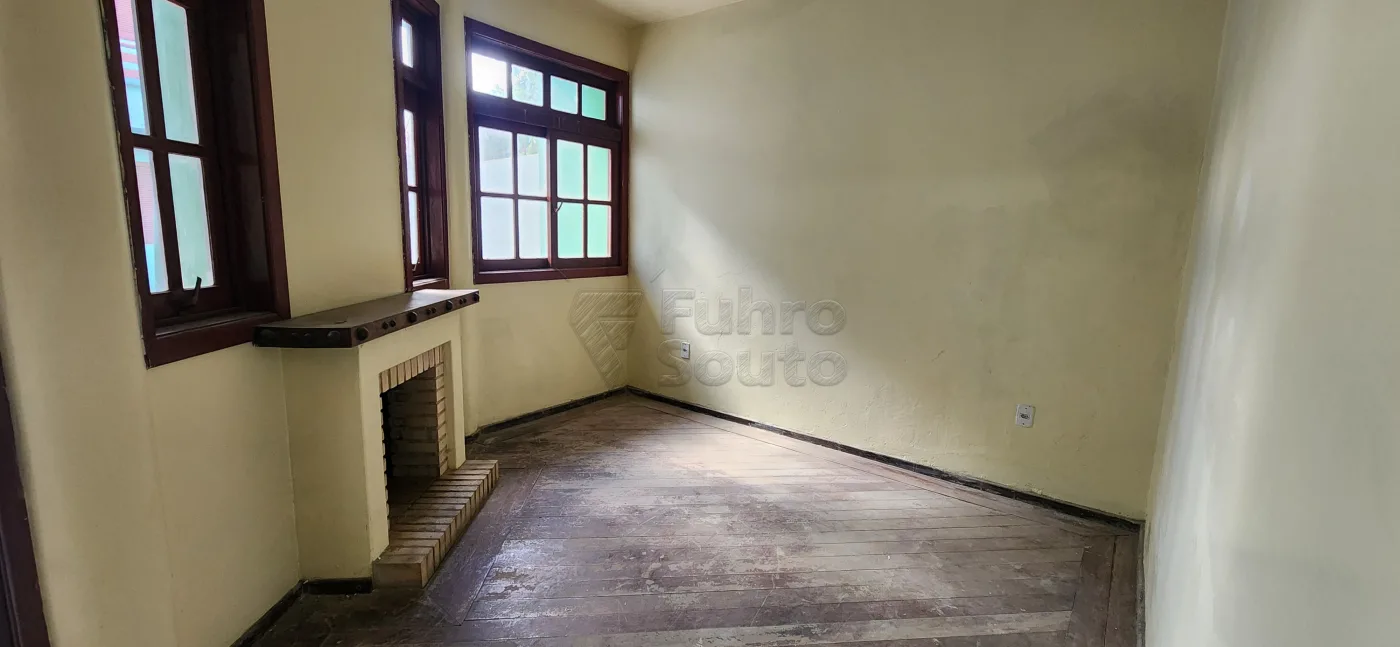 Comprar Casa / Padr&atilde;o em Pelotas R$ 650.000,00 - Foto 3