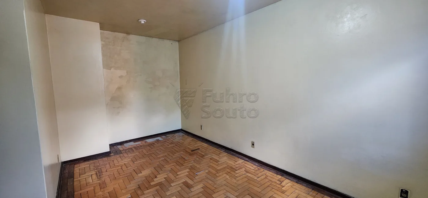 Comprar Casa / Padr&atilde;o em Pelotas R$ 650.000,00 - Foto 9