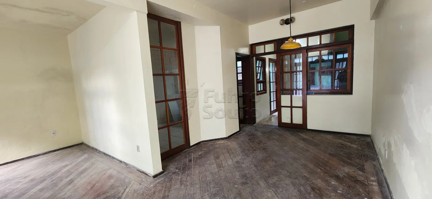 Comprar Casa / Padr&atilde;o em Pelotas R$ 650.000,00 - Foto 11