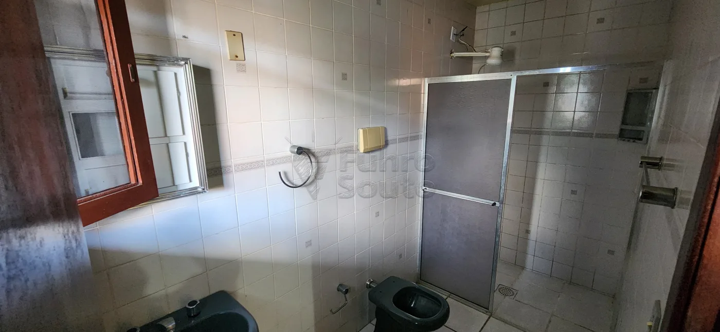 Comprar Casa / Padr&atilde;o em Pelotas R$ 650.000,00 - Foto 15