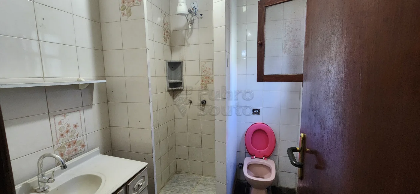 Comprar Casa / Padr&atilde;o em Pelotas R$ 650.000,00 - Foto 16