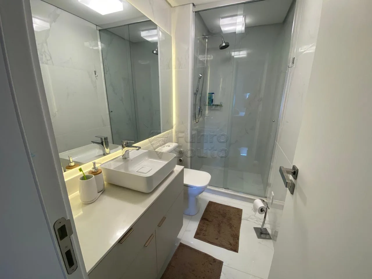 Comprar Apartamento / Padr&atilde;o em Pelotas R$ 890.000,00 - Foto 8