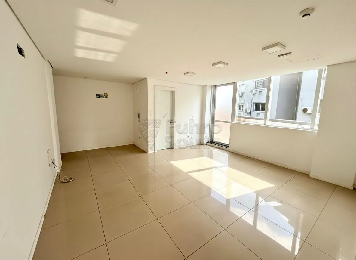 Comprar Comercial / Sala em Condom&iacute;nio em Pelotas R$ 550.000,00 - Foto 2