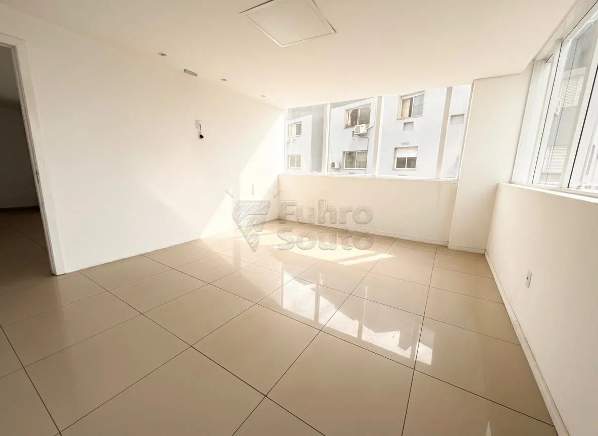 Comprar Comercial / Sala em Condom&iacute;nio em Pelotas R$ 550.000,00 - Foto 3