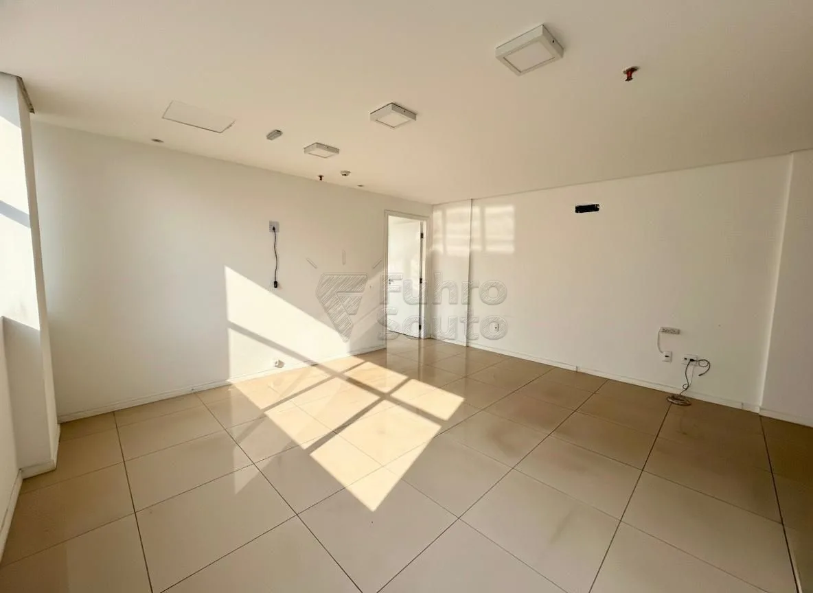 Comprar Comercial / Sala em Condom&iacute;nio em Pelotas R$ 550.000,00 - Foto 4