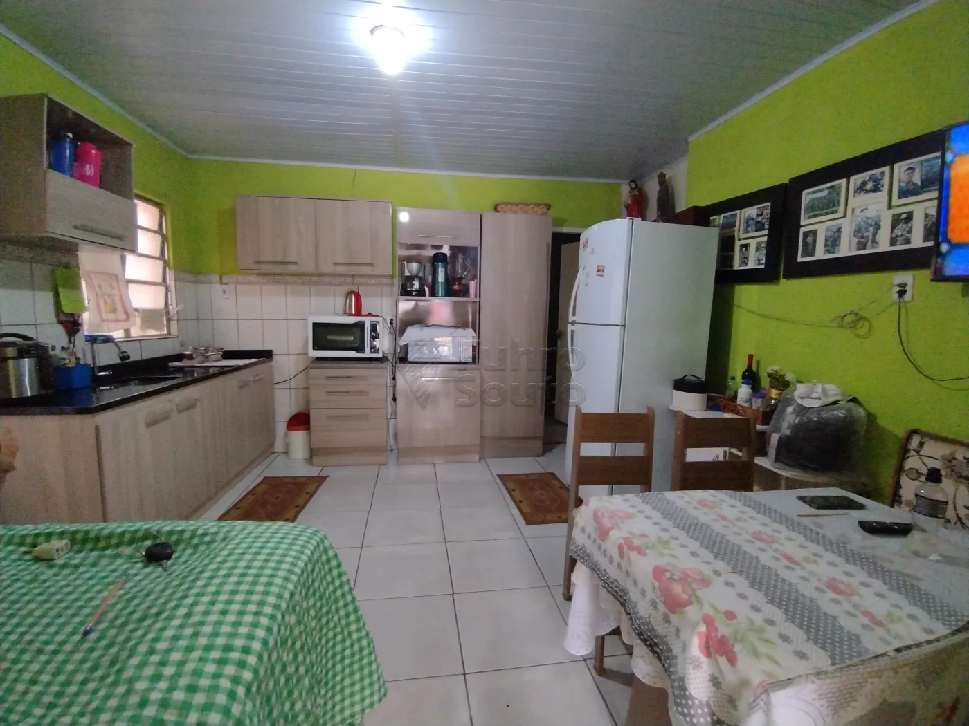 Comprar Casa / Padr&atilde;o em Pelotas R$ 230.000,00 - Foto 2
