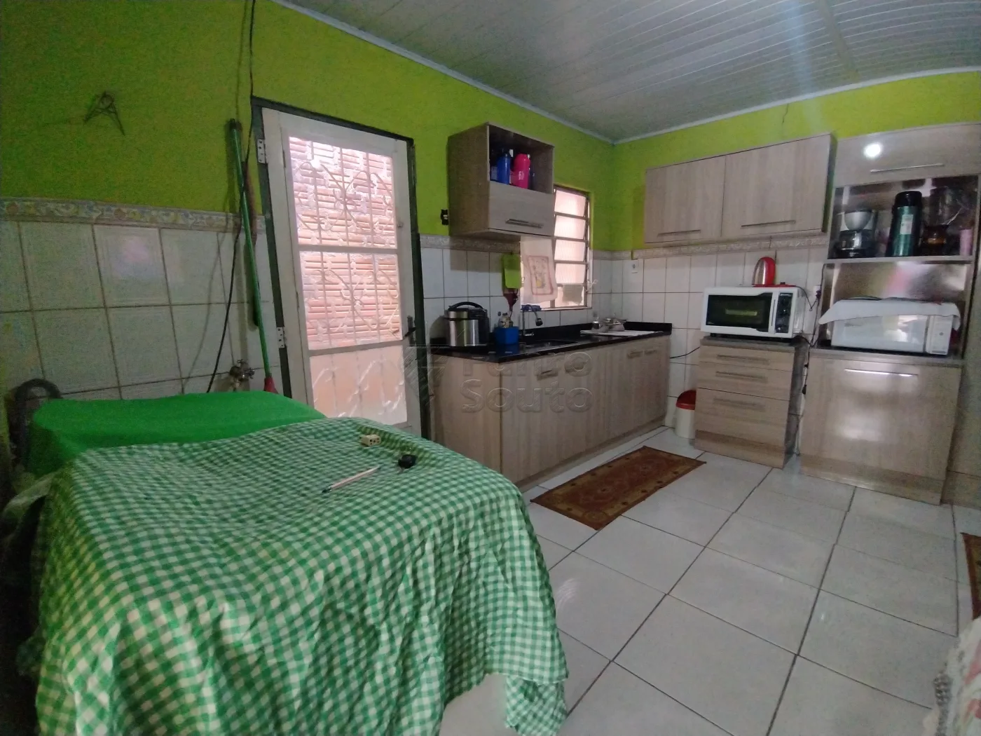 Comprar Casa / Padr&atilde;o em Pelotas R$ 230.000,00 - Foto 3