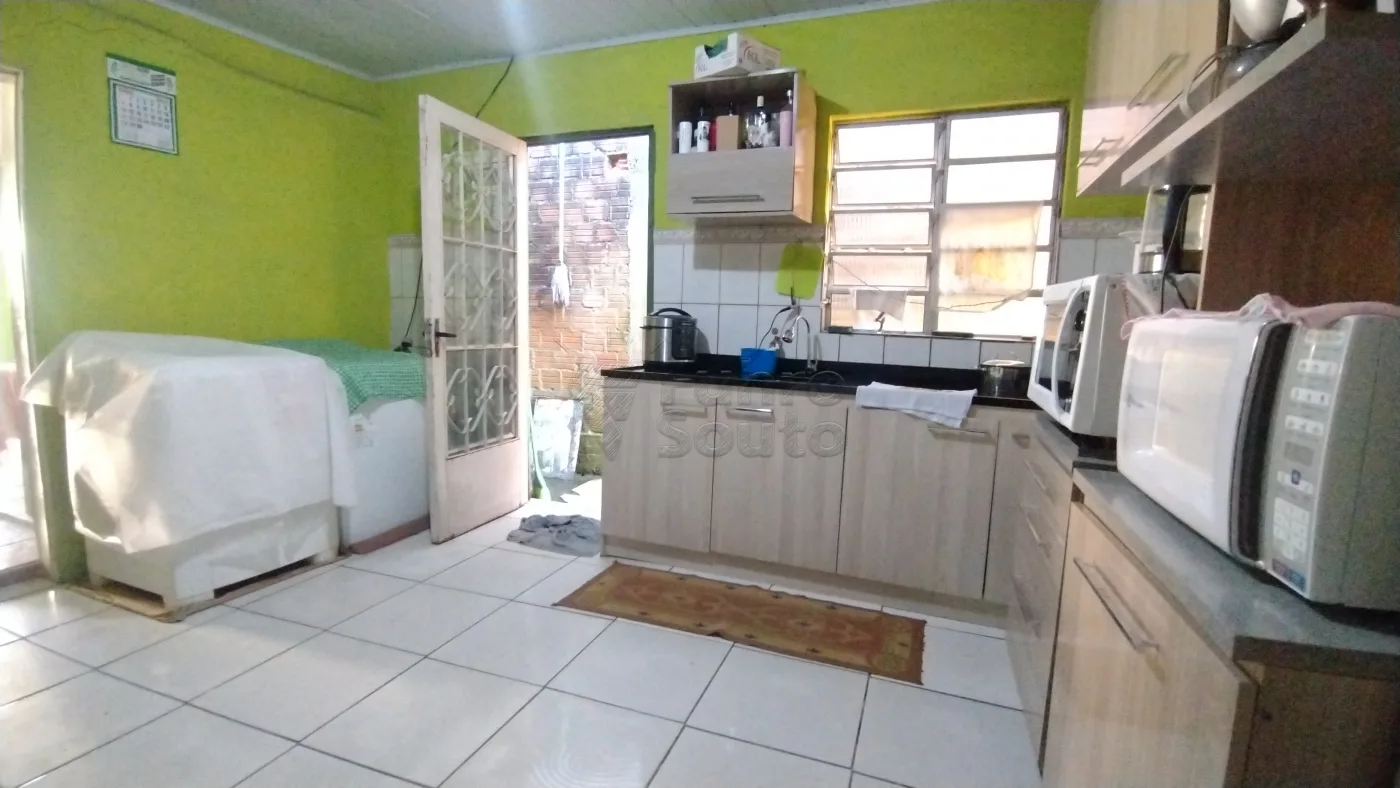 Comprar Casa / Padr&atilde;o em Pelotas R$ 230.000,00 - Foto 1