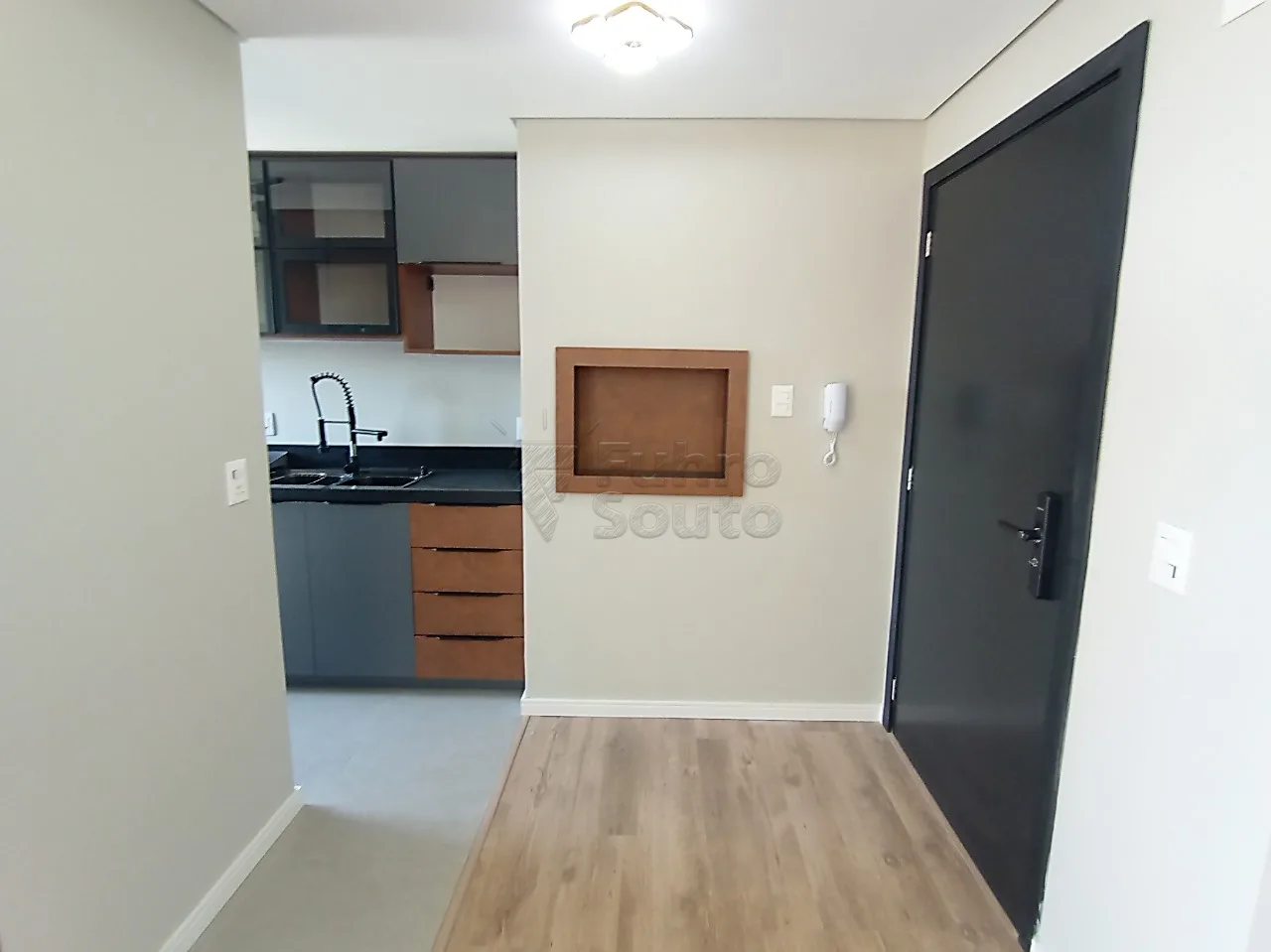 Comprar Apartamento / Padr&atilde;o em Pelotas R$ 675.000,00 - Foto 4