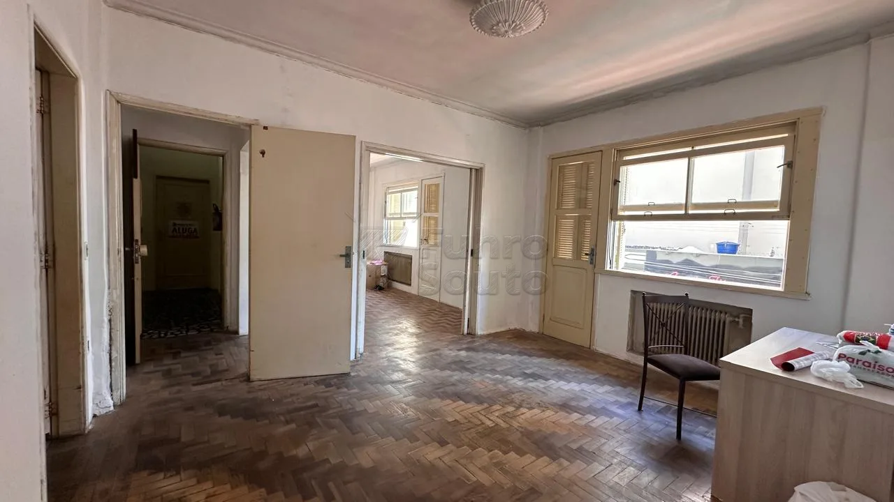 Comprar Apartamento / Padr&atilde;o em Pelotas R$ 170.000,00 - Foto 1