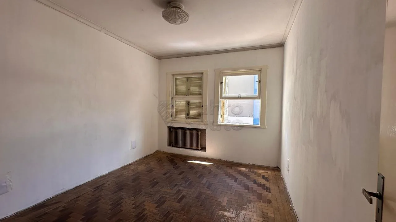 Comprar Apartamento / Padr&atilde;o em Pelotas R$ 170.000,00 - Foto 3