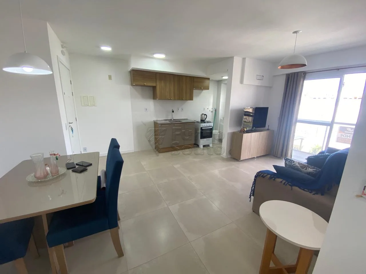 Comprar Apartamento / Padr&atilde;o em Pelotas R$ 380.000,00 - Foto 2