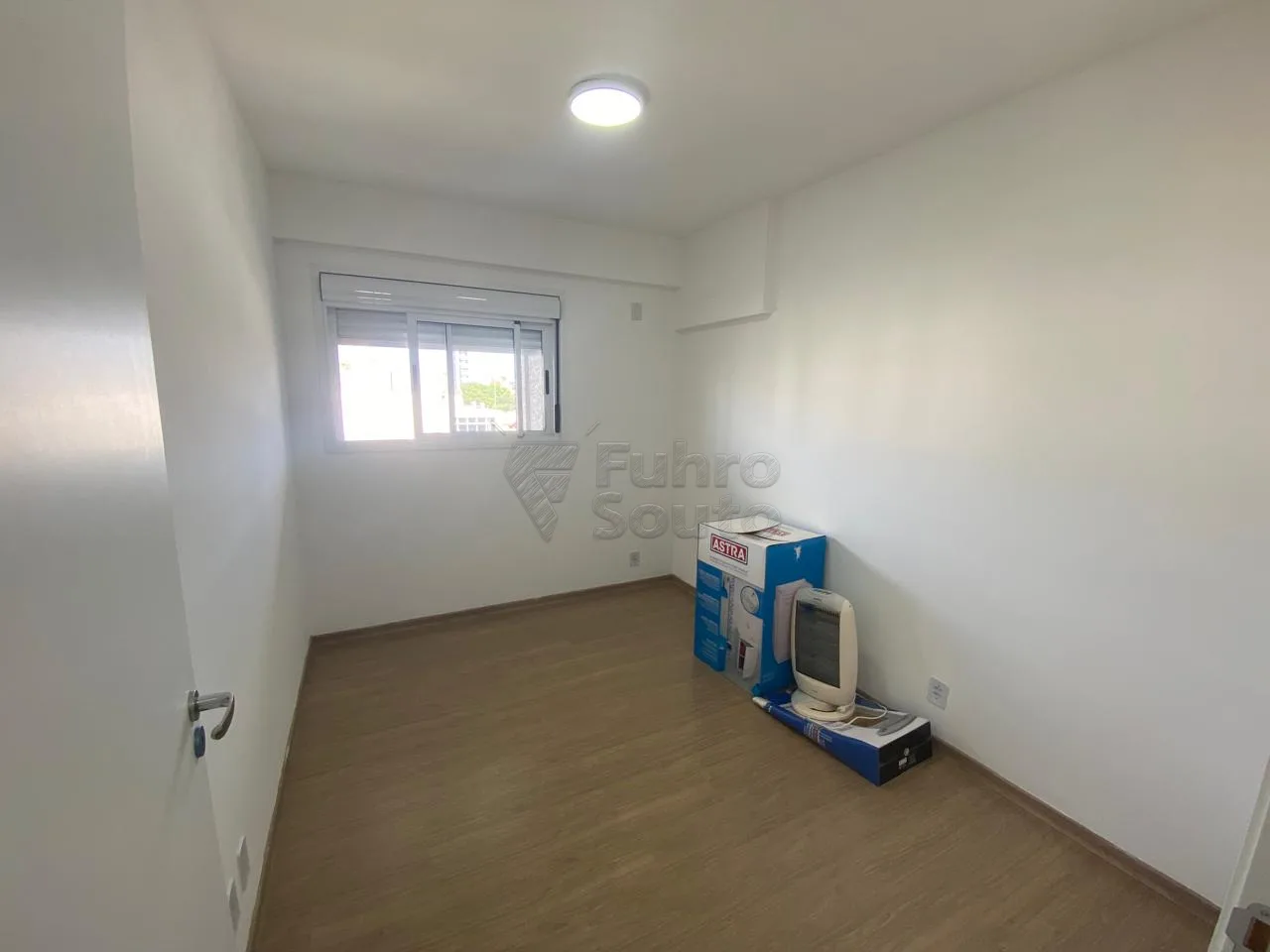 Comprar Apartamento / Padr&atilde;o em Pelotas R$ 380.000,00 - Foto 5