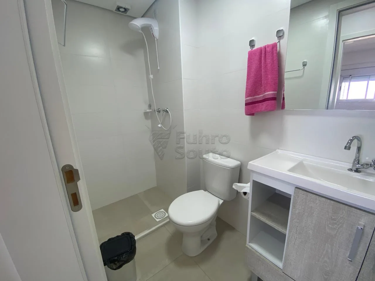 Comprar Apartamento / Padr&atilde;o em Pelotas R$ 380.000,00 - Foto 6