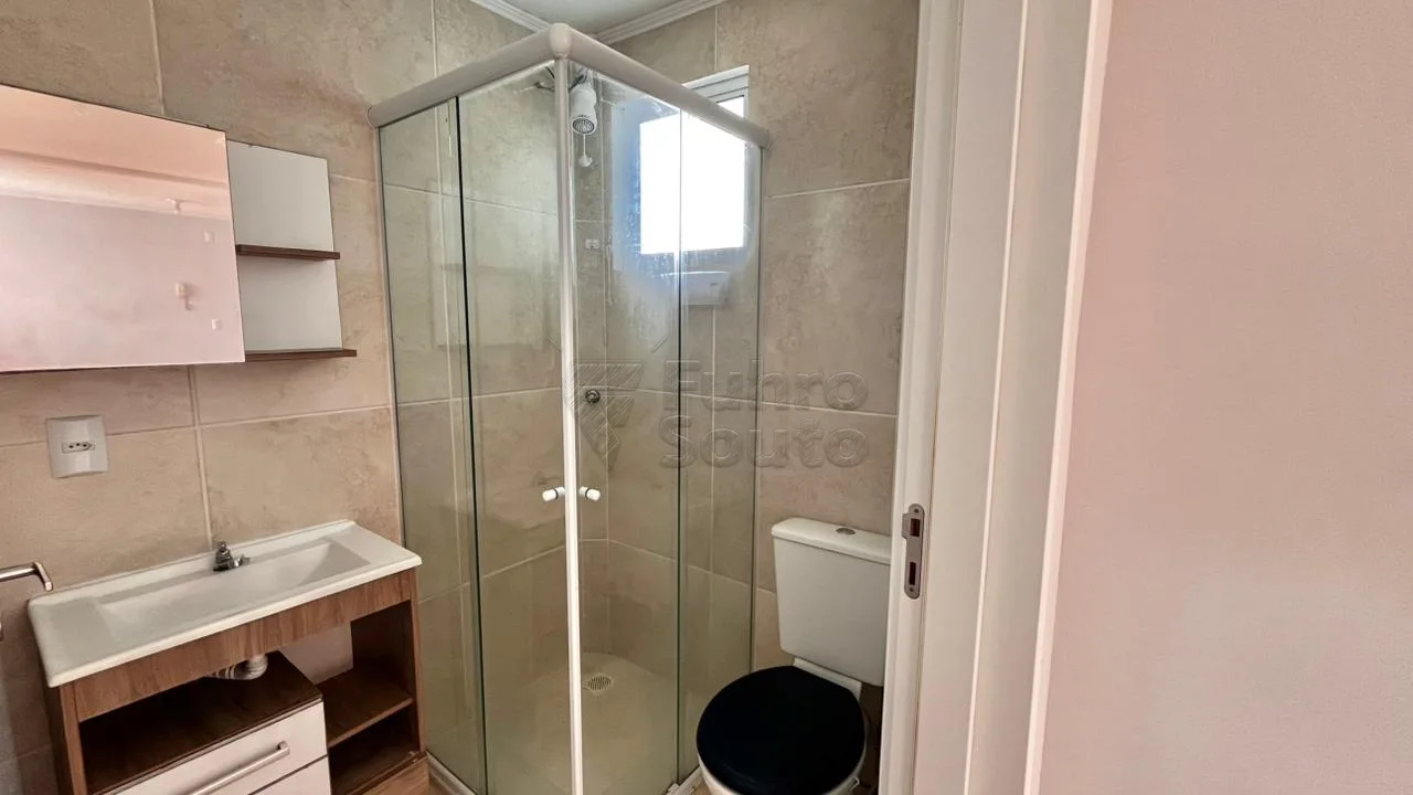 Comprar Apartamento / Padr&atilde;o em Pelotas R$ 155.000,00 - Foto 6