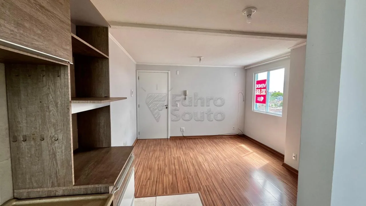 Comprar Apartamento / Padr&atilde;o em Pelotas R$ 155.000,00 - Foto 3
