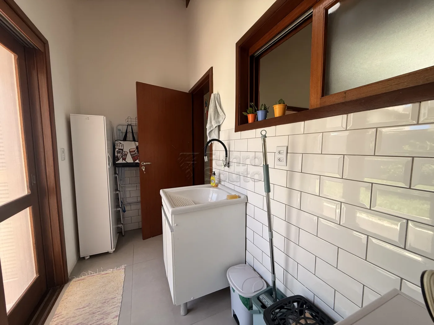 Comprar Casa / Padr&atilde;o em Pelotas R$ 480.000,00 - Foto 10