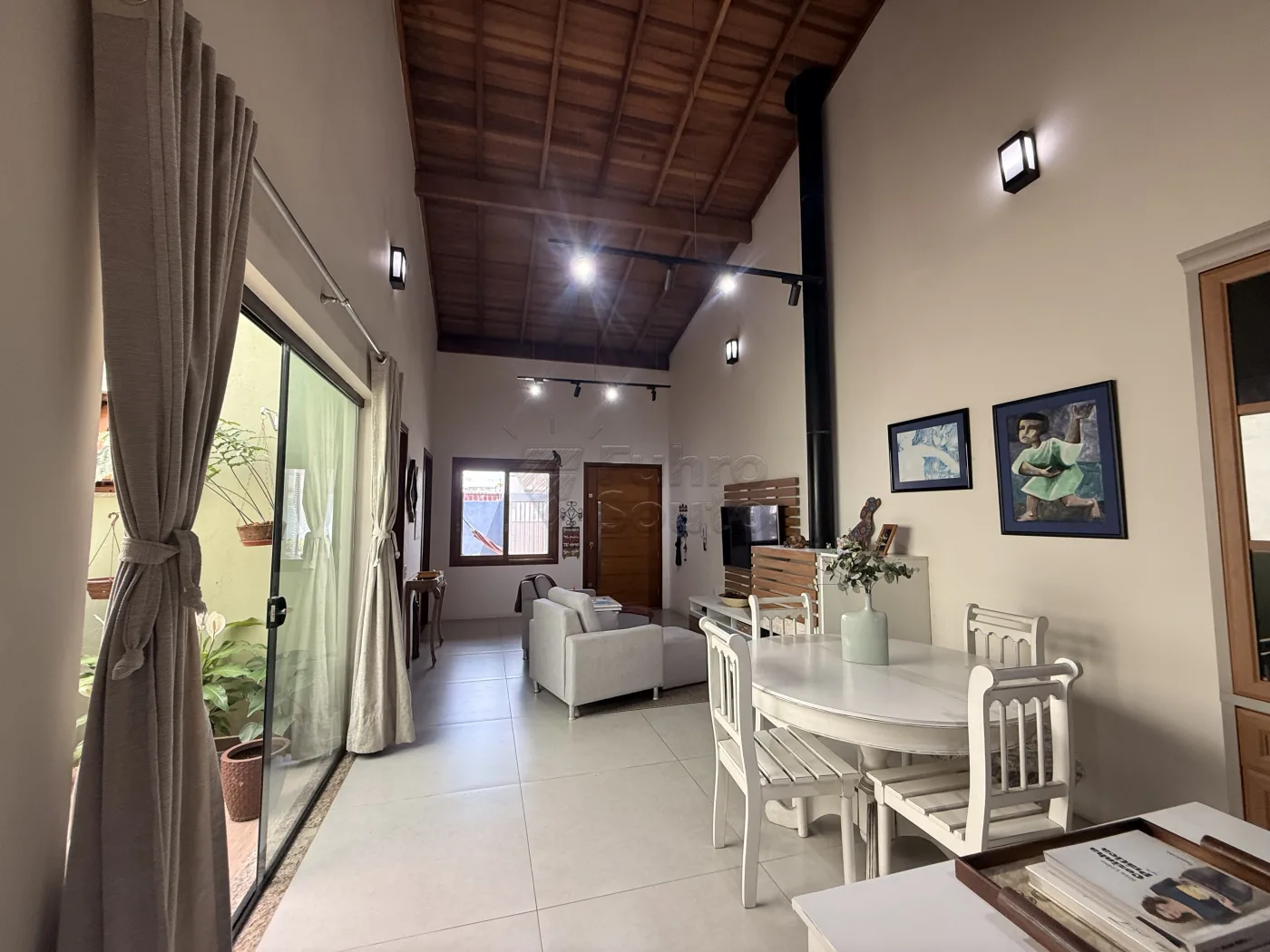Comprar Casa / Padr&atilde;o em Pelotas R$ 480.000,00 - Foto 1