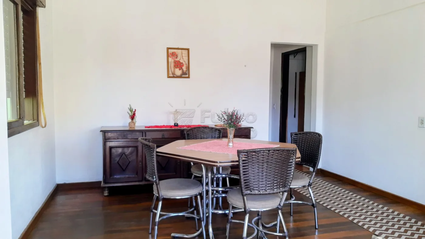 Comprar Casa / Padr&atilde;o em Pelotas R$ 650.000,00 - Foto 3