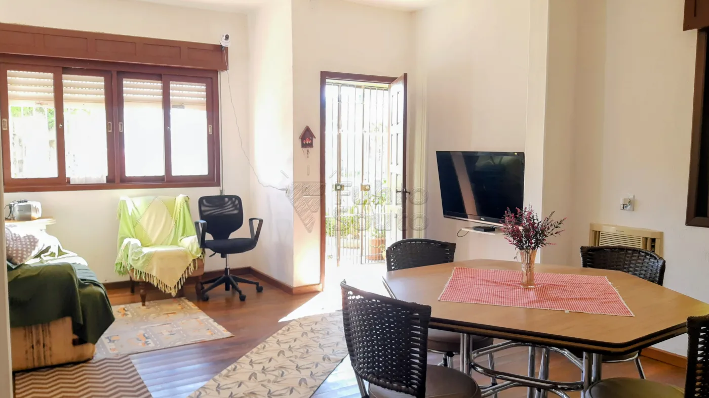 Comprar Casa / Padr&atilde;o em Pelotas R$ 650.000,00 - Foto 1