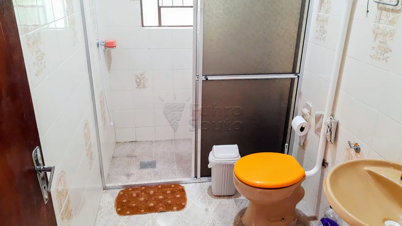 Comprar Casa / Padr&atilde;o em Pelotas R$ 650.000,00 - Foto 8